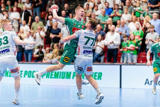 v l Karolis Antanavicius GWD Minden, 08 , David Schmidt Frisch Auf Goeppingen, 77 in duel GER, GWD Minden vs Frisch Auf Goeppingen, Handball, 1 Bundesliga, 1 Matchday, Season 2025 2026, 31 08 2025 GER, GWD Minden vs Frisch Auf Goeppingen, Handball, 1 Bundesliga, 1 Matchday, Season 2025 2026, 31 08 2025 Luebbecke Copyright: xEibner-Pressefoto JanxRollingerx EP_JSK