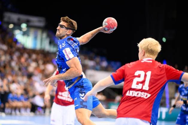 Antonio Serradilla TVB Stuttgart, 05 at the throw, TVB Stuttgart vs Handball Sport Verein Hamburg, Handball, DAIKIN 1 Handball Bundesliga, 1 Matchday, Season 2025 2026, 31 08 2025 Eibner Pressefoto Andreas Ulmer TVB Stuttgart vs Handball Sport Verein Hamburg, Handball, DAIKIN 1 Handball Bundesliga, 1 Matchday, Season 2025 2026, 31 08 2025 Stuttgart Copyright: xEibner-Pressefoto AndreasxUlmerx EP_AUR
