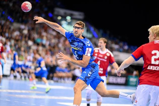Antonio Serradilla TVB Stuttgart, 05 at the throw, TVB Stuttgart vs Handball Sport Verein Hamburg, Handball, DAIKIN 1 Handball Bundesliga, 1 Matchday, Season 2025 2026, 31 08 2025 Eibner Pressefoto Andreas Ulmer TVB Stuttgart vs Handball Sport Verein Hamburg, Handball, DAIKIN 1 Handball Bundesliga, 1 Matchday, Season 2025 2026, 31 08 2025 Stuttgart Copyright: xEibner-Pressefoto AndreasxUlmerx EP_AUR