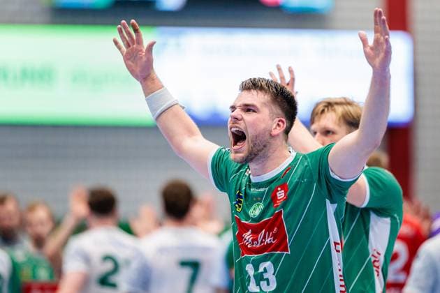 Ian Weber GWD Minden, 13 celebrates after 28 28 draw GER, GWD Minden vs Frisch Auf Goeppingen, Handball, 1 Bundesliga, 1 Matchday, Season 2025 2026, 31 08 2025 GER, GWD Minden vs Frisch Auf Goeppingen, Handball, 1 Bundesliga, 1 Matchday, Season 2025 2026, 31 08 2025 Luebbecke Copyright: xEibner-Pressefoto JanxRollingerx EP_JSK