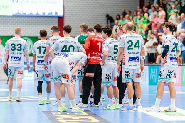 The team of Frisch Auf Goeppingen is disappointed sad after 28 28 draw GER, GWD Minden vs Frisch Auf Goeppingen, Handball, 1 Bundesliga, 1 Matchday, Season 2025 2026, 31 08 2025 GER, GWD Minden vs Frisch Auf Goeppingen, Handball, 1 Bundesliga, 1 Matchday, Season 2025 2026, 31 08 2025 Luebbecke Copyright: xEibner-Pressefoto JanxRollingerx EP_JSK