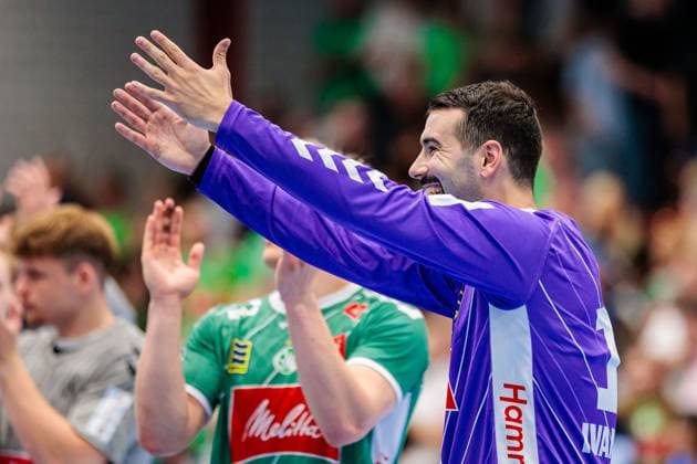 Tibor Ivanisevic GWD Minden, 16 celebrates after 28 28 draw GER, GWD Minden vs Frisch Auf Goeppingen, Handball, 1 Bundesliga, 1 Matchday, Season 2025 2026, 31 08 2025 GER, GWD Minden vs Frisch Auf Goeppingen, Handball, 1 Bundesliga, 1 Matchday, Season 2025 2026, 31 08 2025 Luebbecke Copyright: xEibner-Pressefoto JanxRollingerx EP_JSK