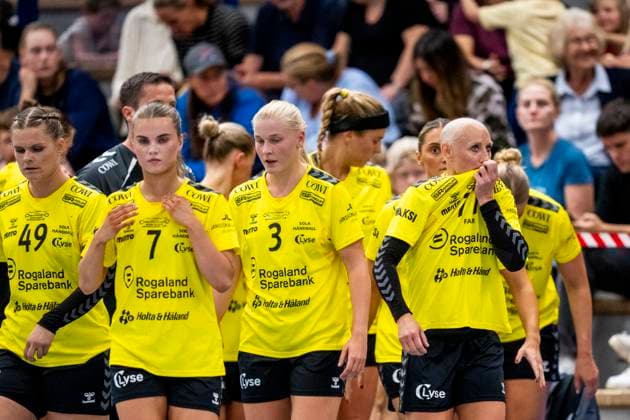 REMA 1000 League for Women 2025 2026 Oppsal Sola Oslo 20250831 Solas Hege Holgersen Danielsen, Synne With, Frida Brandbu Andersen and Camilla Herrem during the elite series handball match between Oppsal and Sola in Oppsal Arena Photo Fredrik Varfjell NTB Oslo Norway EDITORIAL USE ONLY RESTRICTED USE FOR BETTING COMPANIES  Copyright: xFredrikxVarfjellx xNTBx
