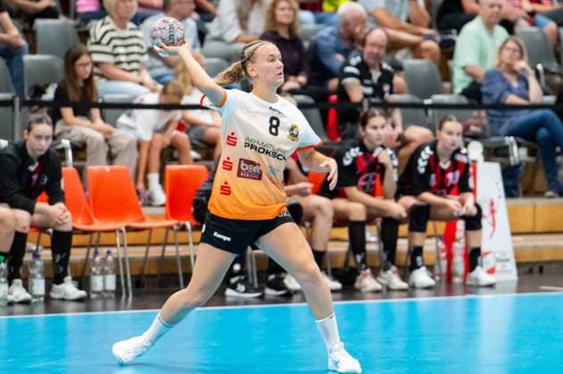 Belen Gettwart VfL Waiblingen,No 08 on the ball DEU, Leverkusen 31 08 2025 Handball, 2 Bundesliga Women 2025 2026, 1 Matchday, Bayer 04 Leverkusen VfL Waiblingen