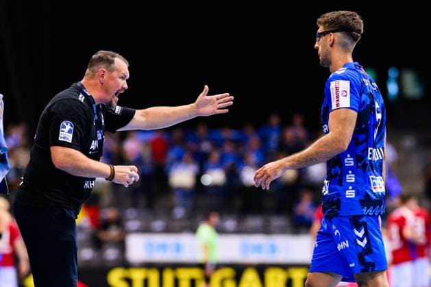 TVB Stuttgart HSV Hamburg Handball 1 Bundesliga, Men, Season 2025 2026, TVB Stuttgart HSV Hamburg, Porsche Arena Stuttgart coach Misha Kaufmann l talks to Stuttgarts Antonio Serradilla r Stuttgart Porsche Arena Baden Württemberg Germany