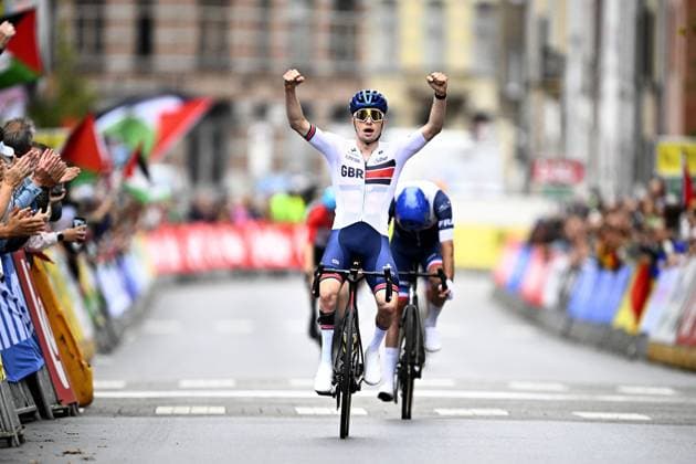 Great Britain Finlay Graham (MC3) celebrates as he crosses the finish line to win the UCI Para-cycling Road World Championships, Sunday 31 August 2025, in Ronse. The UCI Para-Cycling Road World Championships take place from 28 to 31 Augustus in Ronse. JASPERxJACOBS  x132962830x