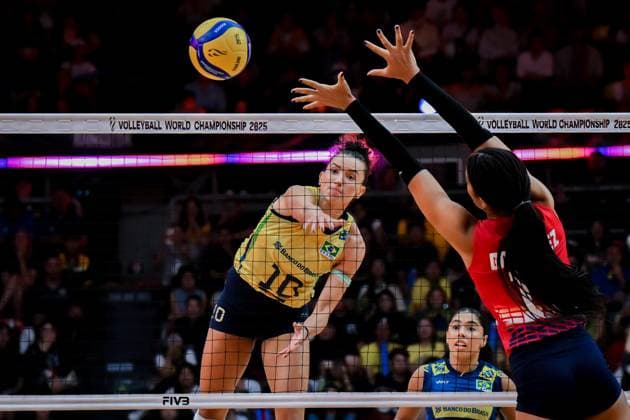 Brazil v Dominican Republic - FIVB Women’s World Volleyball Championship BANGKOK, THAILAND - AUGUST 31: Gabriela Braga Guimaraes (10) of Brazil in action during the FIVB Women s World Volleyball Championship match between Brazil and Dominican Republic at Huamark Indoor Stadium in Bangkok, Thailand on August 31, 2025. Mustafa Hatipoglu Anadolu Banghok Thailand. Editorial use only. Please get in touch for any other usage.  Copyright: x2025xAnadoluxMustafaxHatipoglux