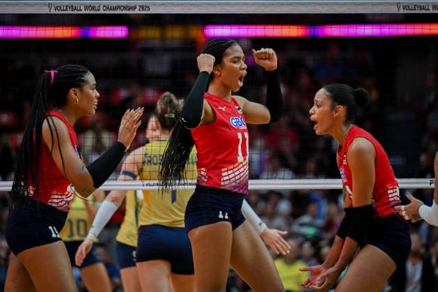 Brazil v Dominican Republic - FIVB Women’s World Volleyball Championship BANGKOK, THAILAND - AUGUST 31: Players of Dominican Republic celebrate after the FIVB Women s World Volleyball Championship match between Brazil and Dominican Republic at Huamark Indoor Stadium in Bangkok, Thailand on August 31, 2025. Mustafa Hatipoglu Anadolu Banghok Thailand. Editorial use only. Please get in touch for any other usage.  Copyright: x2025xAnadoluxMustafaxHatipoglux