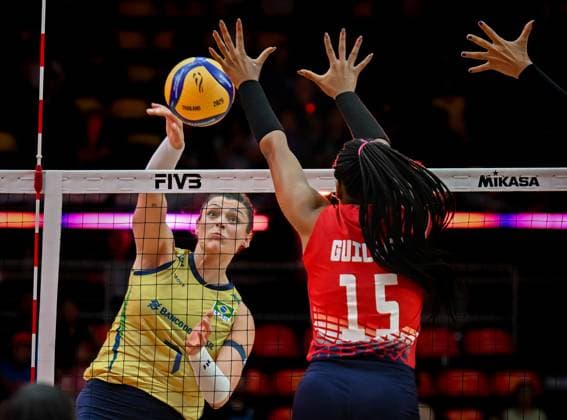 Brazil v Dominican Republic - FIVB Women’s World Volleyball Championship BANGKOK, THAILAND - AUGUST 31: Madeline Jazmin Guillen Paredes (15) of Dominican Republic celebrate after the FIVB Women s World Volleyball Championship match between Brazil and Dominican Republic at Huamark Indoor Stadium in Bangkok, Thailand on August 31, 2025. Mustafa Hatipoglu Anadolu Banghok Thailand. Editorial use only. Please get in touch for any other usage.  Copyright: x2025xAnadoluxMustafaxHatipoglux