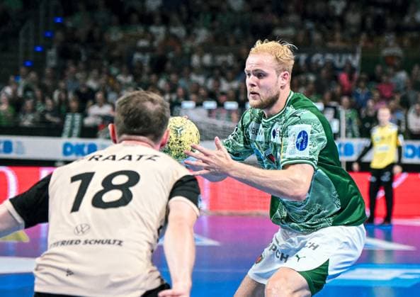 31 08 2025, xlakx, Handball Daikin HBL, Fuechse Berlin Bergischer HC v l Yannick Fraatz Bergischer HC , Matthes Langhoff Fuechse Berlin duel, duel, fight, tackle Berlin Daniel Lakomski