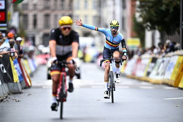 Belgian Lennert Vanlathem (MC1) crosses the finish line of the UCI Para-cycling Road World Championships, Sunday 31 August 2025, in Ronse. The UCI Para-Cycling Road World Championships take place from 28 to 31 Augustus in Ronse. JASPERxJACOBS  x132966906x