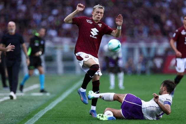 Luca Ranieri (Acf Fiorentina) und Marcus Pedersen (Torino Fc) battle for the ball, Serie A, Torino FC v ACF Fiorentina, Olimpico, August 31, 2025, Turin, Italy.