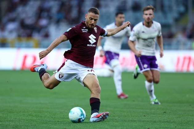 Nikola Vlasic (Torino Fc) controls the ball, Serie A, Torino FC v ACF Fiorentina, Olimpico, August 31, 2025, Turin, Italy.