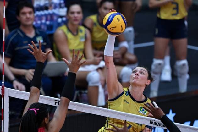 Brazil v Dominican Republic - FIVB Women’s World Volleyball Championship BANGKOK, THAILAND - AUGUST 31: Rosamaria Montibeller (7) of Brazil in action during the FIVB Women s World Volleyball Championship match between Brazil and Dominican Republic at Huamark Indoor Stadium in Bangkok, Thailand on August 31, 2025. Mustafa Hatipoglu Anadolu Banghok Thailand. Editorial use only. Please get in touch for any other usage.  Copyright: x2025xAnadoluxMustafaxHatipoglux