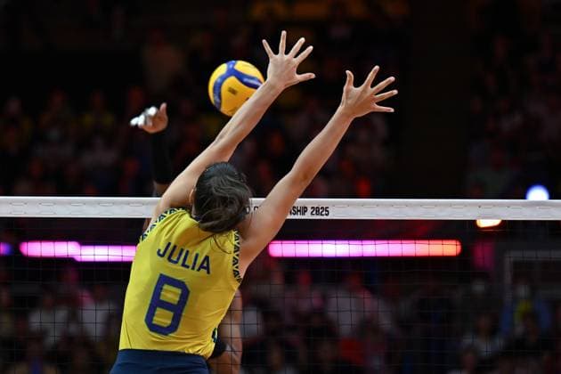 Brazil v Dominican Republic - FIVB Women’s World Volleyball Championship BANGKOK, THAILAND - AUGUST 31: Julia Gambatto Kudiess (8) of Brazil in action during the FIVB Women s World Volleyball Championship match between Brazil and Dominican Republic at Huamark Indoor Stadium in Bangkok, Thailand on August 31, 2025. Mustafa Hatipoglu Anadolu Banghok Thailand. Editorial use only. Please get in touch for any other usage.  Copyright: x2025xAnadoluxMustafaxHatipoglux