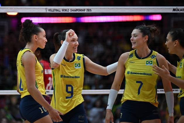Brazil v Dominican Republic - FIVB Women’s World Volleyball Championship BANGKOK, THAILAND - AUGUST 31: Players of Brazil celebrate a point during the FIVB Women s World Volleyball Championship match between Brazil and Dominican Republic at Huamark Indoor Stadium in Bangkok, Thailand on August 31, 2025. Mustafa Hatipoglu Anadolu Banghok Thailand. Editorial use only. Please get in touch for any other usage.  Copyright: x2025xAnadoluxMustafaxHatipoglux