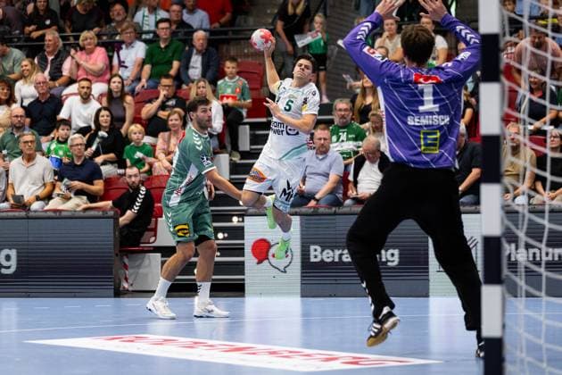 Rutger TEN VELDE FRISCH AUF Goeppingen, 05 scores a goal, Action, Goal throw GWD Minden GWD vs FRISCH AUF Goeppingen FAG , Handball, Men, Daikin Handball Bundesliga HBL , 1 Matchday, Season 2025 2026, 31 08 2025 GWD Minden GWD vs FRISCH AUF Goeppingen FAG , Handball, Men, Daikin Handball Bundesliga HBL , 1 Matchday, Season 2025 2026, 31 08 2025 Luebbecke Copyright: xEibnerxPressefoto OliverxSchmidtx EP_OST