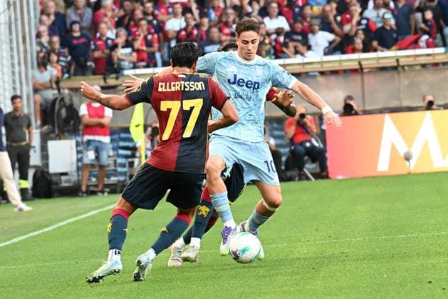 Mikael Ellertsson (CFC Genoa) against Kenan Yildiz (Juventus FC) during Genoa CFC vs Juventus FC, Italian soccer Serie A match in Genoa, Italy, August 31 2025  Copyright: xPasqualexGolia IPAxSportx xipa-agency.netx xx IPA_63783272 IPA_Agency_IPA63783272