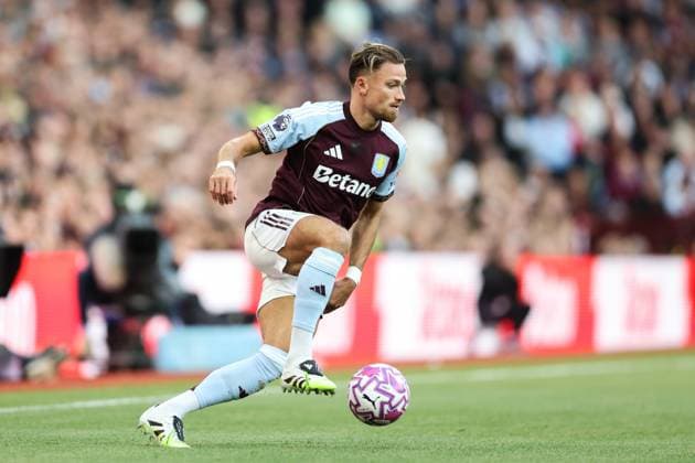 Birmingham, England, 31st August 2025. Matty Cash of Aston Villa controls the ball during the Aston Villa vs Crystal Palace Premier League match at Villa Park, Birmingham. Picture credit should read: Jessica Hornby Sportimage EDITORIAL USE ONLY. No use with unauthorised audio, video, data, fixture lists, club league logos or live services. Online in-match use limited to 120 images, no video emulation. No use in betting, games or single club league player publications. SPI_033_JH_Villa_Palace SPI-4102-0033