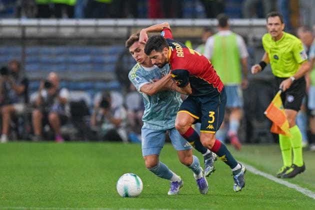 GenoaÕs Aaron Martin fights for the ball during the Serie A soccer match between Genoa and Juventus at the Luigi Ferraris Stadium in Genoa, Italy - Sunday, August 31, 2025. - Soccer .  Copyright: xTanoxPecoraro LaPressex