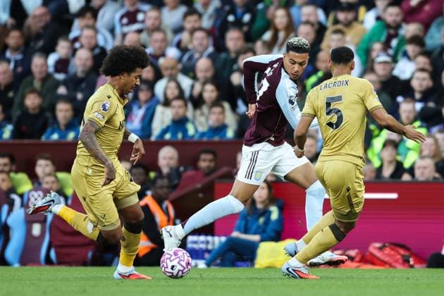 Birmingham, England, 31st August 2025. Morgan Rogers of Aston Villa passes the ball during the Aston Villa vs Crystal Palace Premier League match at Villa Park, Birmingham. Picture credit should read: Jessica Hornby Sportimage EDITORIAL USE ONLY. No use with unauthorised audio, video, data, fixture lists, club league logos or live services. Online in-match use limited to 120 images, no video emulation. No use in betting, games or single club league player publications. SPI_040_JH_Villa_Palace SPI-4102-0040