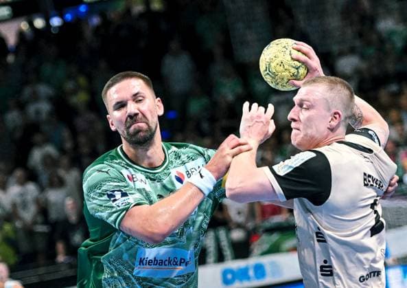 31 08 2025, xlakx, Handball Daikin HBL, Fuechse Berlin Bergischer HC v l Fabian Wiede Fuechse Berlin , Noah Beyer Bergischer HC duel, duel, fight, tackle Berlin Daniel Lakomski