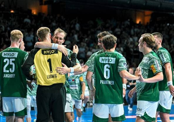 31 08 2025, xlakx, Handball Daikin HBL, Fuechse Berlin Bergischer HC f l Lasse Ludwig Fuechse Berlin , Max Darj Fuechse Berlin , Lukas Herburger Fuechse Berlin , Leo Prantner Fuechse Berlin , Tobias Grondahl Fuechse Berlin Celebrating the victory, cheering after the end of the game Berlin Daniel Lakomski