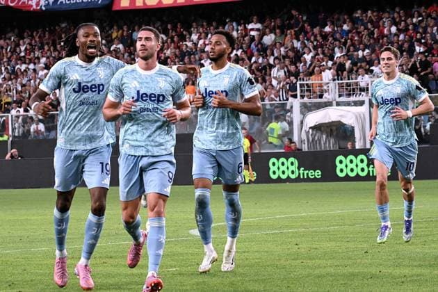 Juventus celebrates after the goal during Genoa CFC vs Juventus FC, Italian soccer Serie A match in Genoa, Italy, August 31 2025  Copyright: xPasqualexGolia IPAxSportx xipa-agency.netx xx IPA_63785305 IPA_Agency_IPA63785305