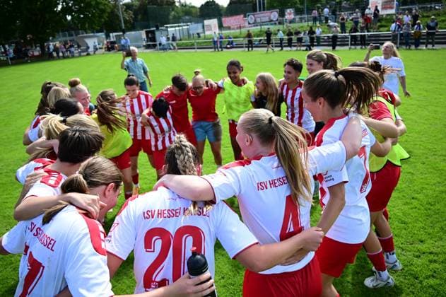 31 08 2025 xkhx Kassel Regionalliga Süd Season 2025 2026 Women KSV Hessen Kassel FFC Wacker München The KSV Hessen Kassel players celebrate their well-deserved victory