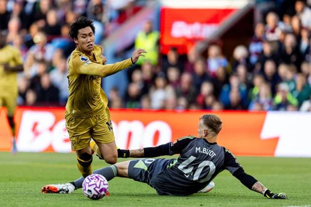 Aston Villa v Crystal Palace Premier League 31 08 2025. PENALTY to Crystal Palace claimed by Crystal Palace midfielder Daichi Kamada (18) during the Premier League match between Aston Villa and Crystal Palace at Villa Park, Birmingham, England on 31 August 2025. Birmingham Villa Park West Midlands England Editorial use only DataCo restrictions apply See www.football-dataco.com , Copyright: xManjitxNarotrax PSI-22724-0010