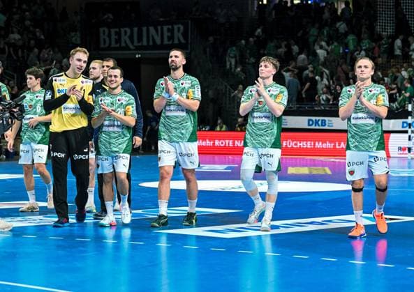 31 08 2025, xlakx, Handball Daikin HBL, Fuechse Berlin Bergischer HC v l Lasse Ludwig Fuechse Berlin , Tim Freihoefer Fuechse Berlin ,Fabian Wiede Fuechse Berlin ,Nils Lichtlein Fuechse Berlin ,Tobias Grondahl Fuechse Berlin cheering about the victory, cheering after the match Berlin Daniel Lakomski