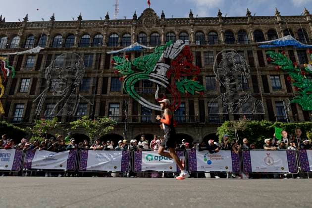 XLII Telcel Marathon 2025 Mexico City Thousands of people participate in the XLII Telcel Marathon 2025 in Mexico City, Mexico, on August 31, 2025, starting from the Estadio Olimpico Universitario to the Zocalo square. Mexico City Mexico City Mexico  Copyright: xGerardoxVieyrax originalFilename:vieyra-notitle250831_npkn8.jpg