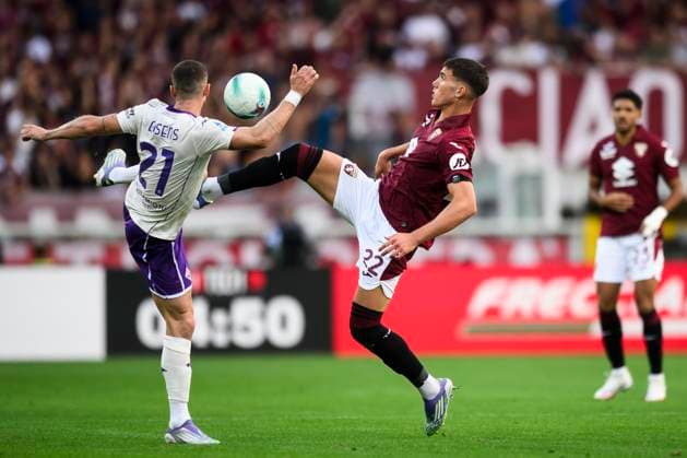 Torino FC v ACF Fiorentina - Serie A Cesare Casadei of Torino FC competes for the ball with Robin Gosens of ACF Fiorentina during the Serie A football match between Torino FC and ACF Fiorentina. Turin Italy Copyright: xNicolòxCampox