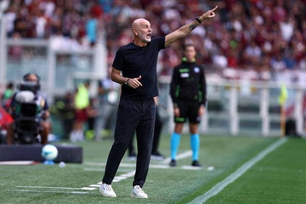 Torino Fc - ACF Fiorentina Stefano Pioli, head coach of Acf Fiorentina gestures during the Serie A match beetween Torino Fc and ACF Fiorentina at Stadio Olimpico on August 31, 2025 in Turin, Italy . Torino Stadio Olimpico Italy Copyright: xMarcoxCanonierox