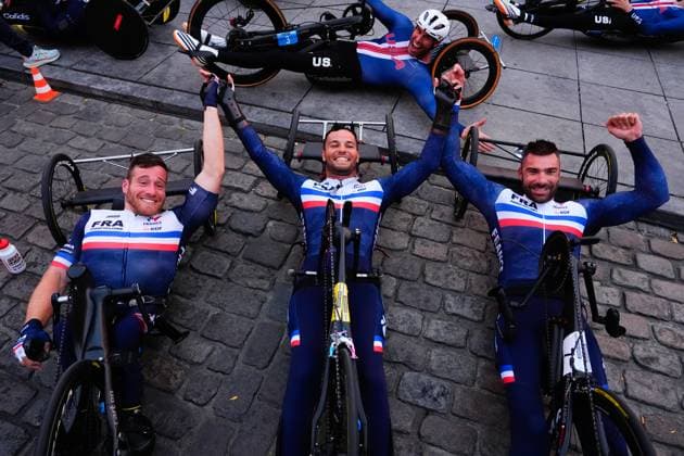 2025 UCI Para-cycling Road World Championships Picture by Olly Hassell SWpix.com - 31 08 2025 - Cycling - 2025 UCI Para-cycling Road World Championships - Ronse, Flanders, Belgium - Team Relay - France - Joseph Fritsch (France), Florian Jouanny (France) and Johan Quaile (France) Win the Team Relay to become World Champions Copyright: x xSWpix.comx(t axPhotographyxHubxLtd)xOllyxHassell SWpix.comx SWP-3069-2033