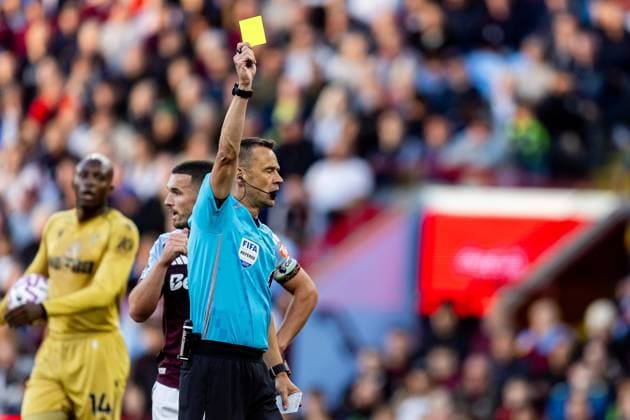 Aston Villa v Crystal Palace Premier League 31 08 2025. Aston Villa goalkeeper Marco Bizot (40) booked during the Premier League match between Aston Villa and Crystal Palace at Villa Park, Birmingham, England on 31 August 2025. Birmingham Villa Park West Midlands England Editorial use only DataCo restrictions apply See www.football-dataco.com , Copyright: xManjitxNarotrax PSI-22724-0032