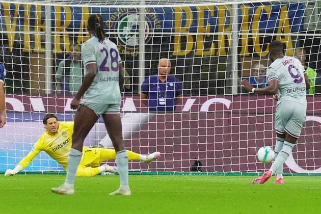 Udinese s Keinan Davis scores goal 1-1 during the Serie A soccer match between Inter and Udinese at the San Siro Stadium in Milan , north Italy - Sunday , August 31 , 2025. - Soccer .  Copyright: xSpada LaPressex