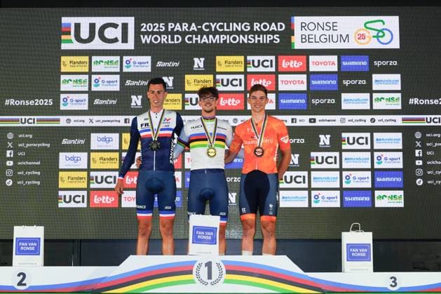2025 UCI Para-cycling Road World Championships Picture by Olly Hassell SWpix.com - 31 08 2025 - Cycling - 2025 UCI Para-cycling Road World Championships - Ronse, Flanders, Belgium - Men C2 Road Race Podium - Alexandre Leaute (France) receiving the Gold Medal to become World Champion, Andrea Ercolanelli (France) receiving the Silver Medal and Hidde Buur (Netherlands) receiving the Bronze Medal Copyright: x xSWpix.comx(t axPhotographyxHubxLtd)xOllyxHassell SWpix.comx SWP-3069-2049