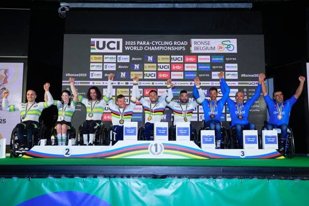 2025 UCI Para-cycling Road World Championships Picture by Olly Hassell SWpix.com - 31 08 2025 - Cycling - 2025 UCI Para-cycling Road World Championships - Ronse, Flanders, Belgium - Team Relay Podium - France - Joseph Fritsch (France), Florian Jouanny (France) and Johan Quaile (France) receiving the Gold Medals to become World Champions, Australia - Alexander Welsh (Australia), Lauren Parker (Australia) and Grant Allen (Australia) receiving the Silver Medal and Davide Cortini (Italy) Luca Mazzone (Italy) and Mirko Testa (Italy) receiving the Bronze Medal Copyright: x xSWpix.comx(t axPhotographyxHubxLtd)xOllyxHassell SWpix.comx SWP-3069-2054