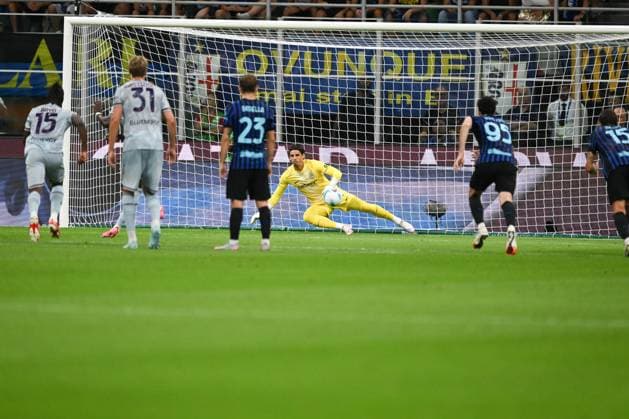 FC Internazionale v Udinese Calcio - Serie A Vakounn Bayo of Udinese Calcio scores a penalty during the Italian Serie A football match between Inter FC Internazionale and Udinese Calcio at Giuseppe Meazza San Siro stadium in Milan, Italy, on August 31, 2025. Milano Italy  Copyright: xTizianoxBallabiox originalFilename:ballabio-interfci250831_npnlC.jpg