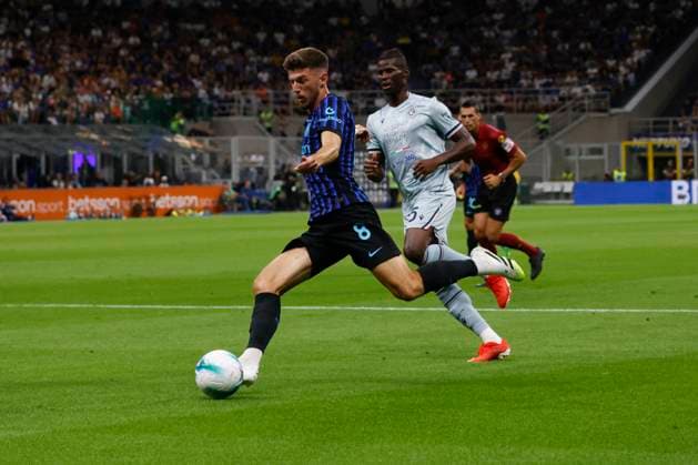 FC Internazionale v Udinese Calcio - Serie A Petar Sucic plays during the Serie A match between FC Internazionale and Udinese at Giuseppe Meazza stadium in Milano, Italy, on August 31, 2025. Milano Milano Italy  Copyright: xMairoxCinquettix originalFilename:cinquetti-fcintern250831_npuLN.jpg