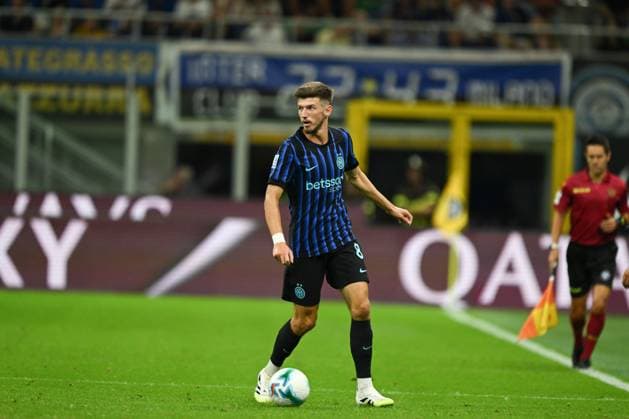 FC Internazionale v Udinese Calcio - Serie A Petar Sucic of FC Inter is in action during the Italian Serie A football match between Inter FC Internazionale and Udinese Calcio at Giuseppe Meazza San Siro stadium in Milan, Italy, on August 31, 2025. Milano Italy  Copyright: xTizianoxBallabiox originalFilename:ballabio-interfci250831_npnlP.jpg