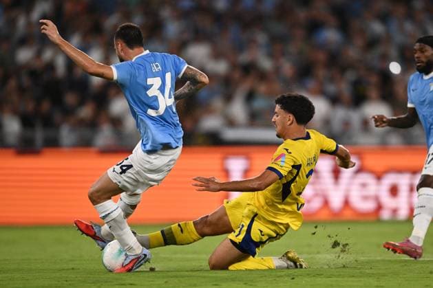 SS Lazio v Hellas Verona FC - Serie A Mario Gila of S.S. Lazio and Abdou Harroui of Hellas Verona F.C. are in action during the second day of the Serie A Championship between S.S. Lazio and Hellas Verona F.C. at the Olympic Stadium in Rome, Italy, on August 31, 2025. Rome Italy Italy  Copyright: xDomenicoxCippitellix originalFilename:cippitelli-sslaziov250831_npGkw.jpg
