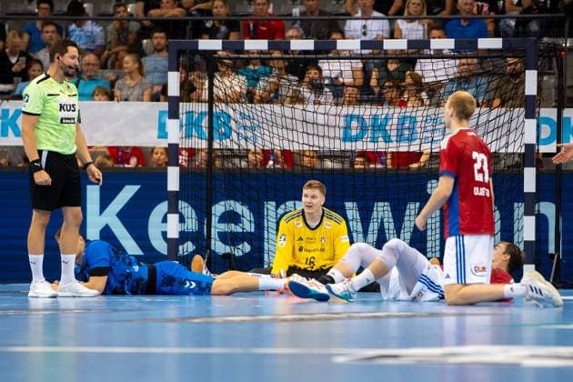Handball I Men I Season 2025 2026 I Bundesliga I 1 Matchday I TVB Stuttgart HSV Hamburg I 31 08 2025 Robin Haug 16, HSV Hamburg in the middle v L Gianfranco Pribetic 9, TVB Stuttgart , Andreas Magaard 4, HSV Hamburg and Einar Thorsteinn Olafsson 23, HSV Hamburg Stuttgart Porsche Arena Baden Württemberg Germany Copyright: xLobeca MaxxPetershansx