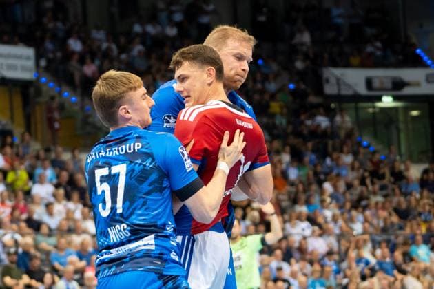 Handball I Men I Season 2025 2026 I Bundesliga I 1 Matchday I TVB Stuttgart HSV Hamburg I 31 08 2025 Jonas Truchanovicius 37, TVB Stuttgart and Jakob Nigg 57, TVB Stuttgart in defense Nicolaj Jorgensen 11, HSV Hamburg Stuttgart Porsche Arena Baden Württemberg Germany Copyright: xLobeca MaxxPetershansx