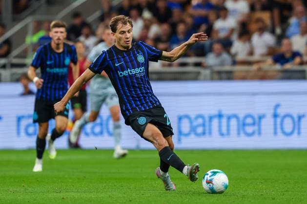 Nicolo Barella of FC Internazionale seen in action during Serie A 2025 26 football match between FC Internazionale and Udinese Calcio at San Siro Stadium  Copyright: xFabrizioxCarabelli IPAxSportx xipa-agency.netx xx IPA_63791324 IPA_Agency_IPA63791324