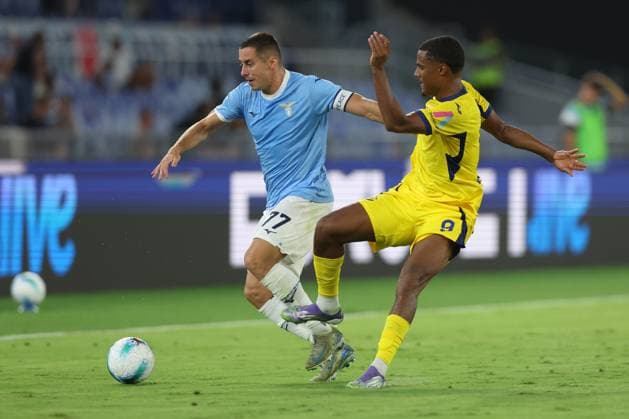 Football: Serie A Enilive 2025-2026 match SS Lazio vs Hellas Verona. Rome, Italy 31 August, 2025: Adam Marusic of Lazio, Amin Sarr of Verona seen in action during the Serie A Enilive 2025-2026, day 2, football match between SS Lazio and Hellas Verona at Olympic Stadium. rome olympic stadium italy italy Copyright: xmarcoxiacobucci