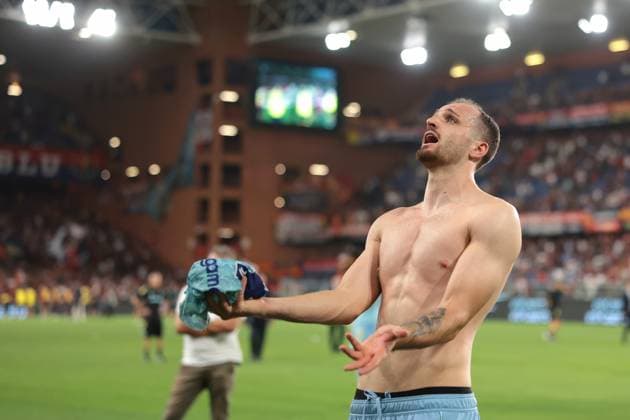 Genoa, Italy, 31st August 2025. Federico Gatti of Juventus reacts with fans as he prepares to throw his jersey into the visitors™ enclosure following the final whistle of the Genoa vs Juventus Serie A match at Luigi Ferraris, Genoa. Picture credit should read: Jonathan Moscrop Sportimage EDITORIAL USE ONLY. No use with unauthorised audio, video, data, fixture lists, club league logos or live services. Online in-match use limited to 120 images, no video emulation. No use in betting, games or single club league player publications. SPI_049_JM_GENOA_JUVE SPI-4105-0049