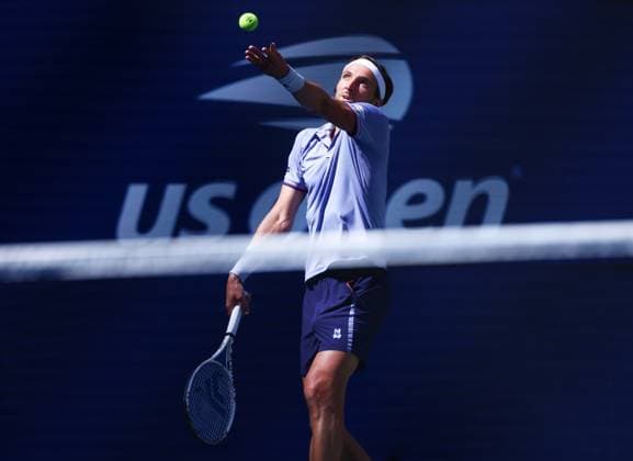2025 US Open Tennis Championships, Day Eight, Billy Jean-King Tennis Centre, Flushing Meadows, New York, USA, 31 08 2025 Arthur Rinderknech (FRA) in action during his fourth round match against Carlos Alcaraz (ESP) in the 2025 US Open at Flushing Meadows New York Billy Jean King Tennis Centre, Flushing Meadows New York USA Copyright: xMarkxGreenwoodx