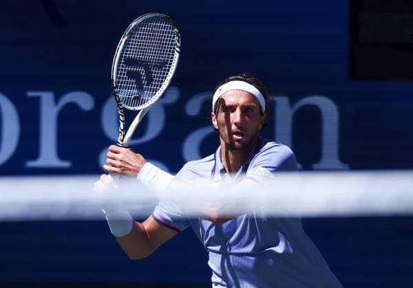 2025 US Open Tennis Championships, Day Eight, Billy Jean-King Tennis Centre, Flushing Meadows, New York, USA, 31 08 2025 Arthur Rinderknech (FRA) in action during his fourth round match against Carlos Alcaraz (ESP) in the 2025 US Open at Flushing Meadows New York Billy Jean King Tennis Centre, Flushing Meadows New York USA Copyright: xMarkxGreenwoodx